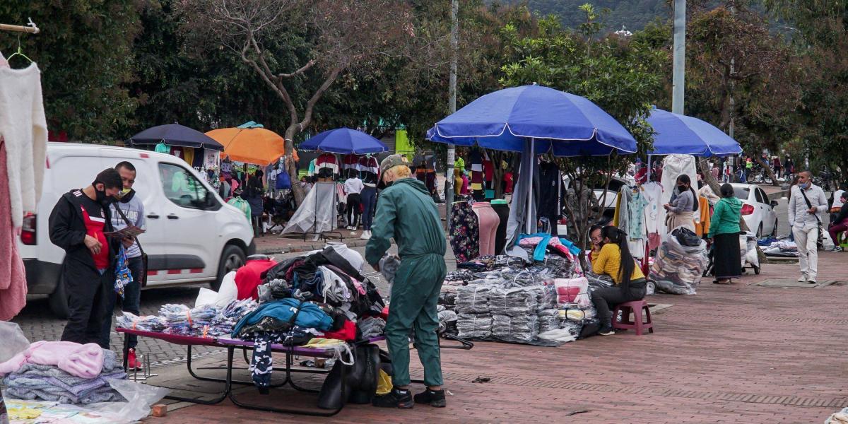 Las ventas informales son el problema más evidente de ocupación del espacio público en Bogotá, y creció con la pandemia del covid-19.