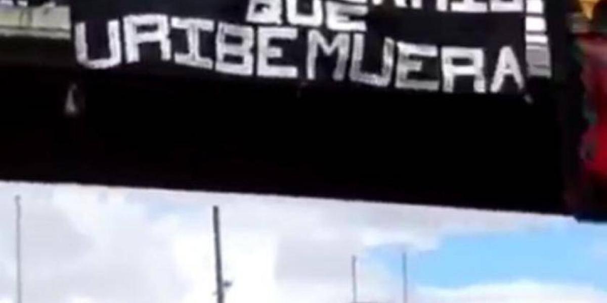 Este mensaje es una amenaza directa contra el Expresidente Álvaro Uribe Vélez, dicen algunos.