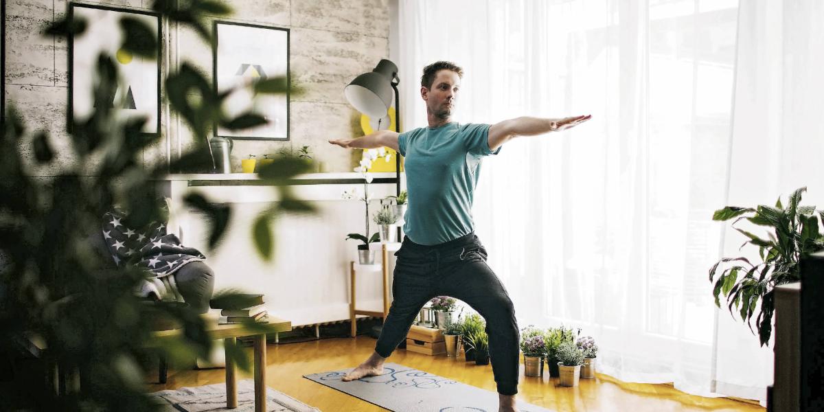Hacer ejercicio o practicar regularmente yoga ayuda a liberar el estrés y tiene múltiples beneficios para la salud física y mental.