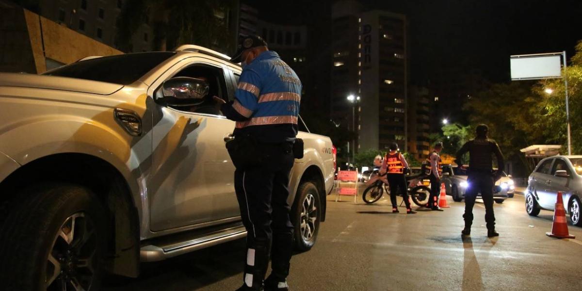 Caravanas de motos generaron des rdenes en primera noche del fin