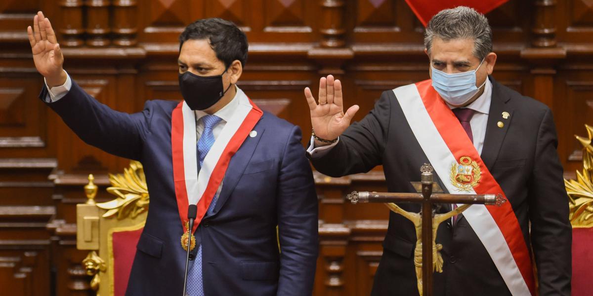 Manuel 
Merino, un diputado opositor que ganó su escaño con apenas 5.000 votos, asumió este martes como presidente de Perú después de que el Congreso destituyera a Martín Vizcarra.