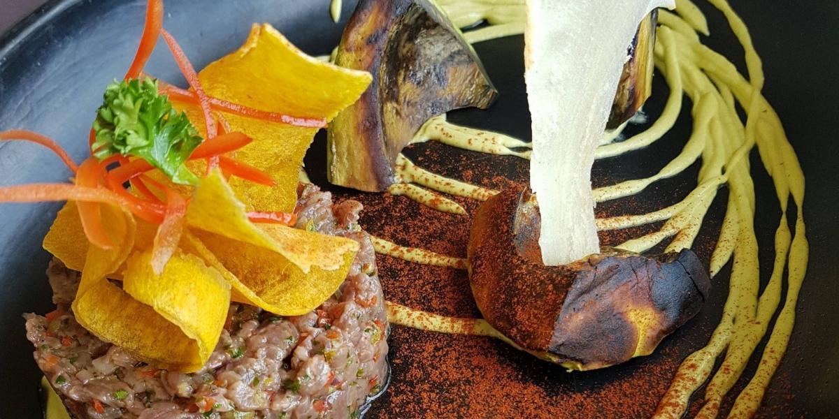 Tartar con aguacate en dos texturas del chef Felipe Luzardo, el Movich Buró 26.