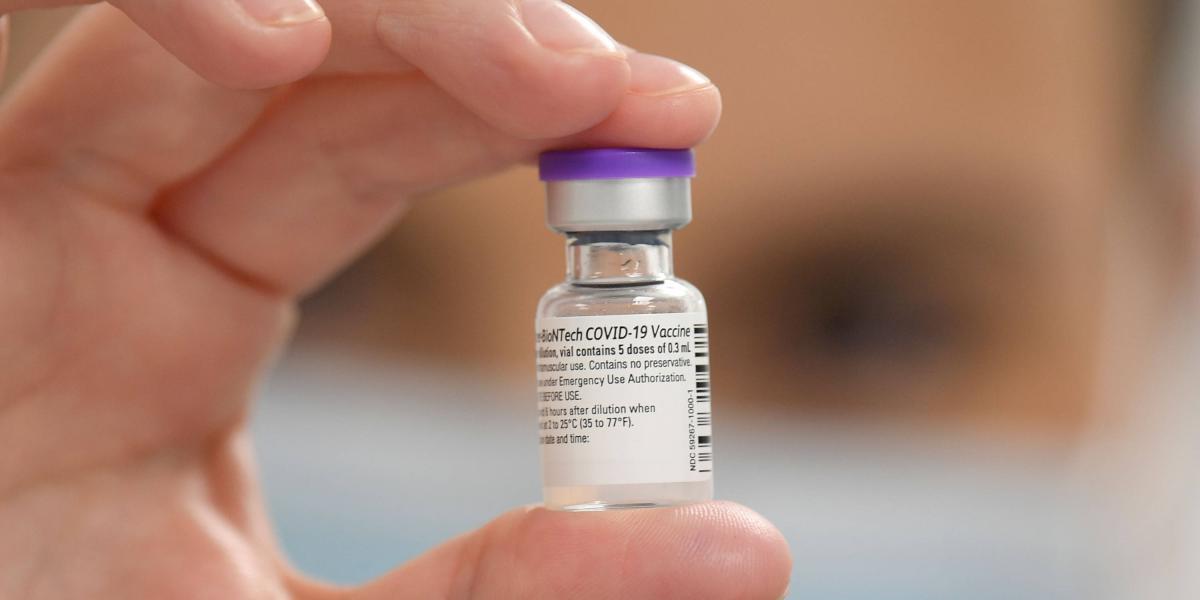 La vacuna de Pfizer comenzó a distribuirse en Estados Unidos.