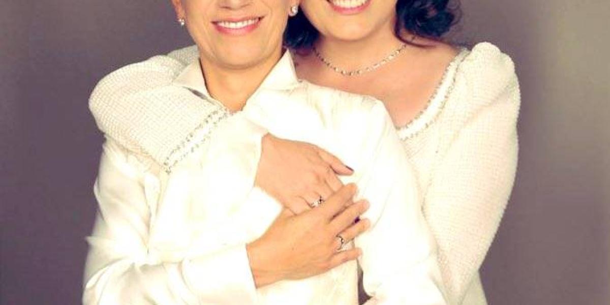 Hoy se celebra un año de aniversario del matrimonio de la alcaldesa Claudia López y Angélica Lozano.