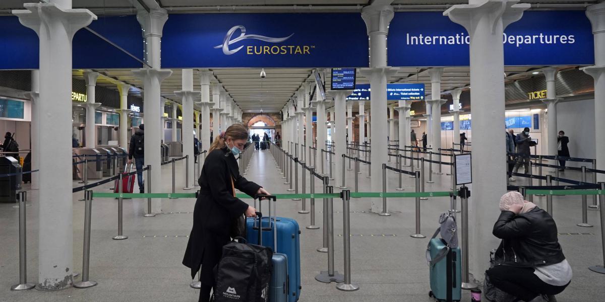 Alemania canceló desde las cero horas de este lunes los vuelos con destino a Reino Unido. Esto ha hecho que decenas de británicos estén atrapados en los aeropuertos del país.