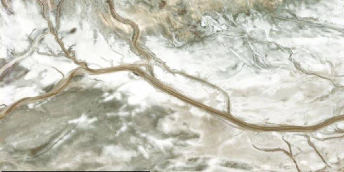 Crestas fluviales similares a las de Marte se encuentran en el sistema del río Amargosa de California, aunque el agua todavía corre a través del sistema.