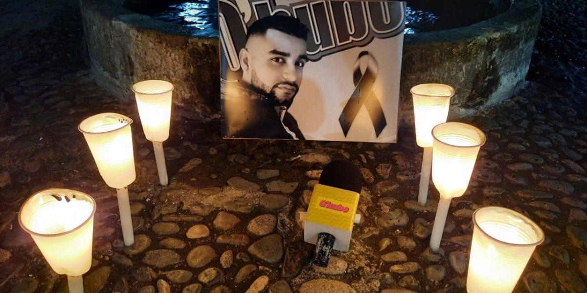Colegas y amigos le rindieron homenaje a Andrés Felipe Guevara, periodista que falleció tras un atentado en el barrio Mariano Ramos, al oriente de la ciudad.