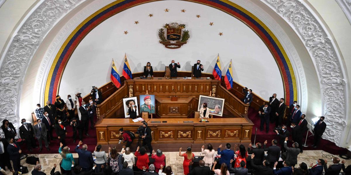 Nicolás Maduro instaló la nueva Asamblea Nacional en Venezuela dejando con poca fuerza al opositor Juan Guaidó.