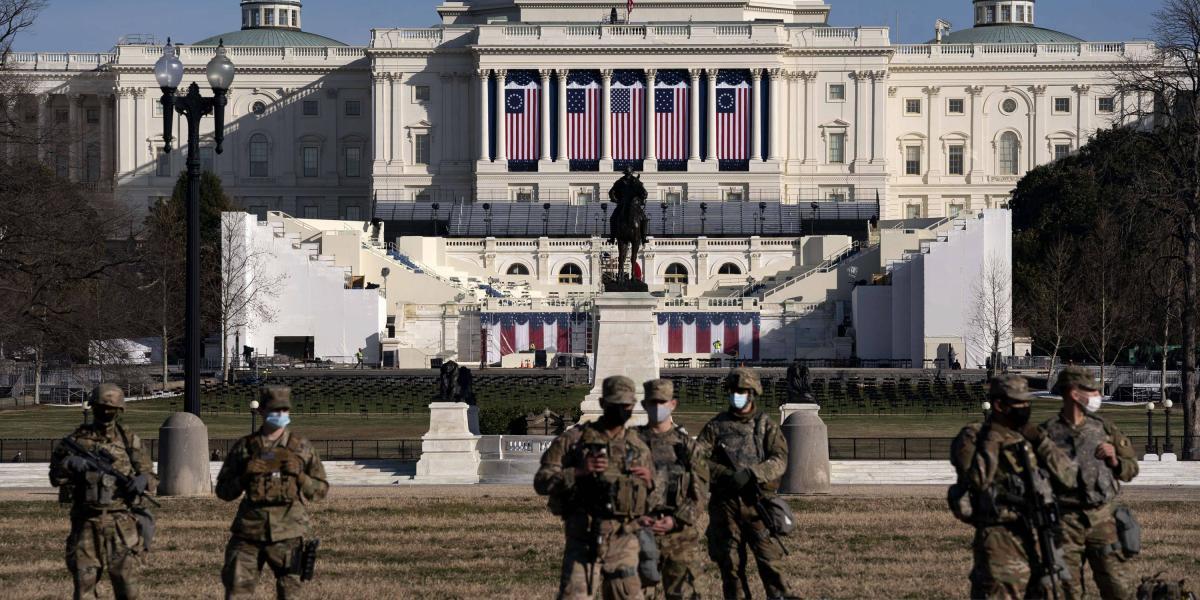 Más de 20.000 miembros de la Guardia Nacional custodian el perímetro del Capitolio días antes de la posesión de Trump.