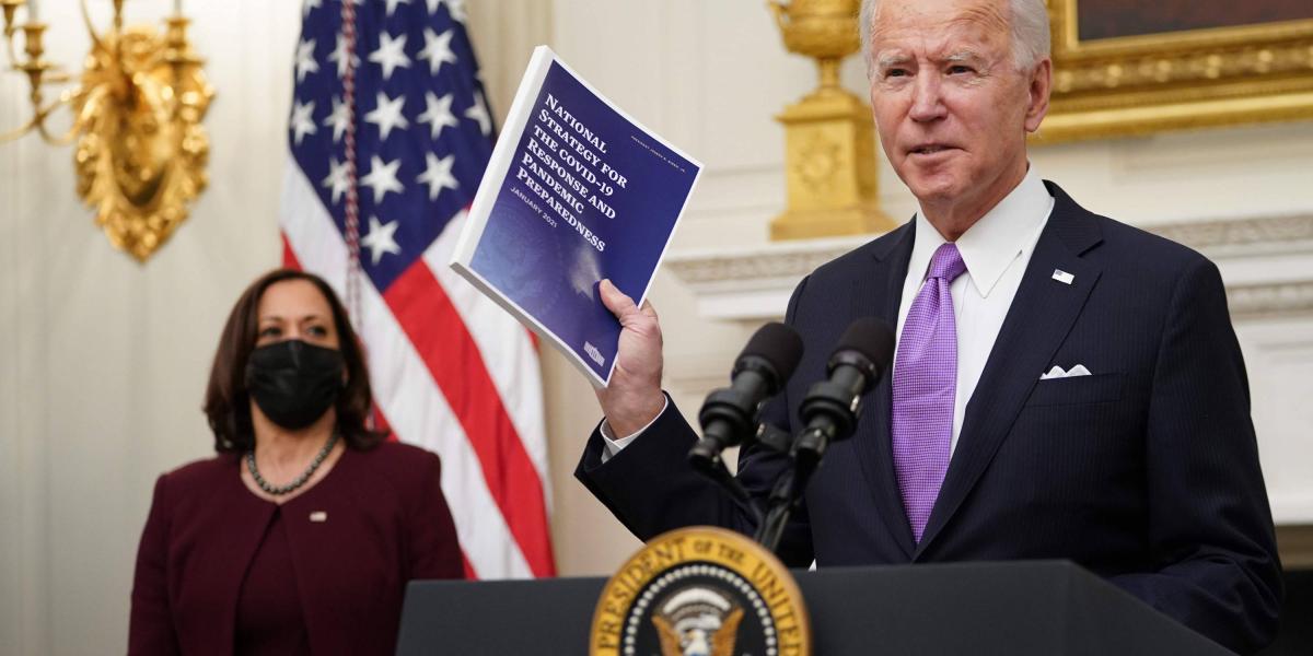El presidente Joe Biden ya estipuló órdenes ejecutivas que atienden directamente la crisis por el covid-19.