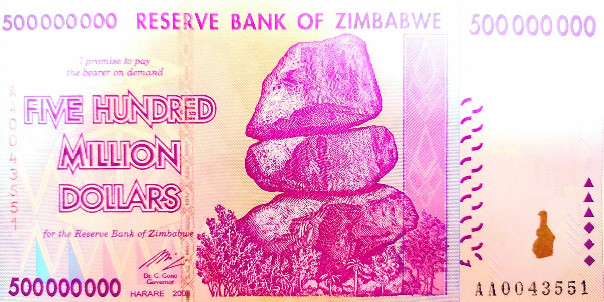 En Zimbabue está uno de los ejemplos de monedas que no conservan ni estabilidad ni su valor.