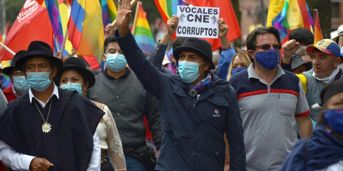 Miles de indígenas marcharon hasta la ciudad de Quito para exigirle al CNE que haga un recuento de votos.