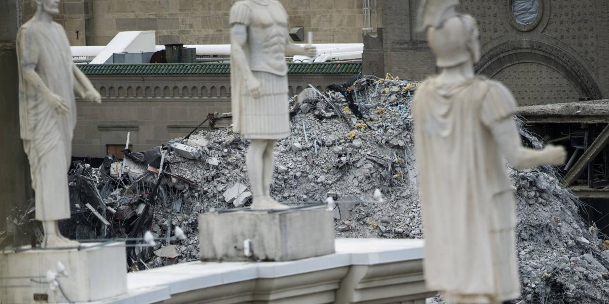 Vista de los escombros tras la demolición del Trump Plaza.