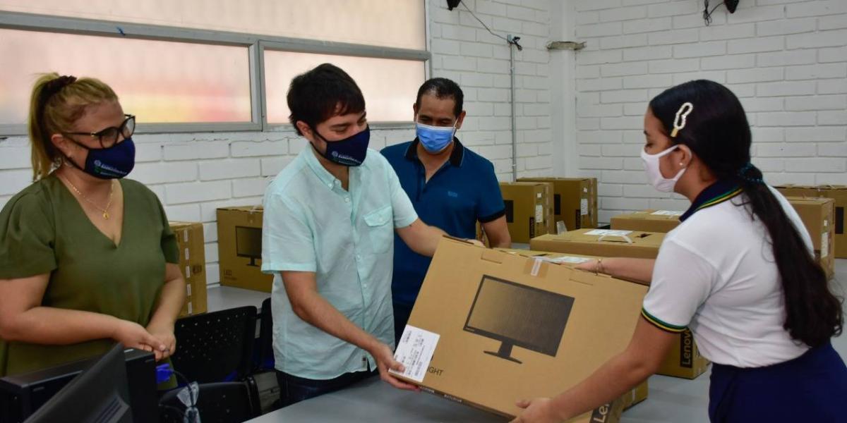 El alcalde Jaime Pumarejo  hará entrega simbólica de 1.115 equipos portátiles adquiridos en convenio con Computadores para Educar de MinTIC.