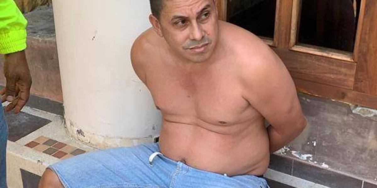 En Santa Fe de Antioquia, Fuerza Pública, capturó a Juan Camilo Goez Ruiz, alias Dimax, uno de los narcos más buscados del 'Clan del Golfo'.