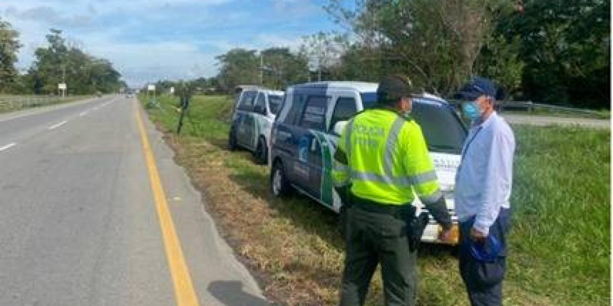 El accidente se registró este miércoles tras colisionar un tractocamión con un automóvil, entre La Loma del Bálsamo, corregimiento de Algarrobo (Magdalena) y el municipio de El Copey (Cesar).