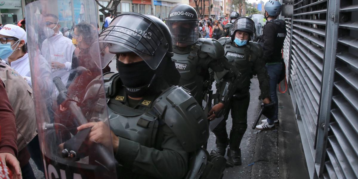 El comandante de la Policía de Bogotá asegura que vandalizaron una estación de TransMilenio y buses del sistema de transporte.