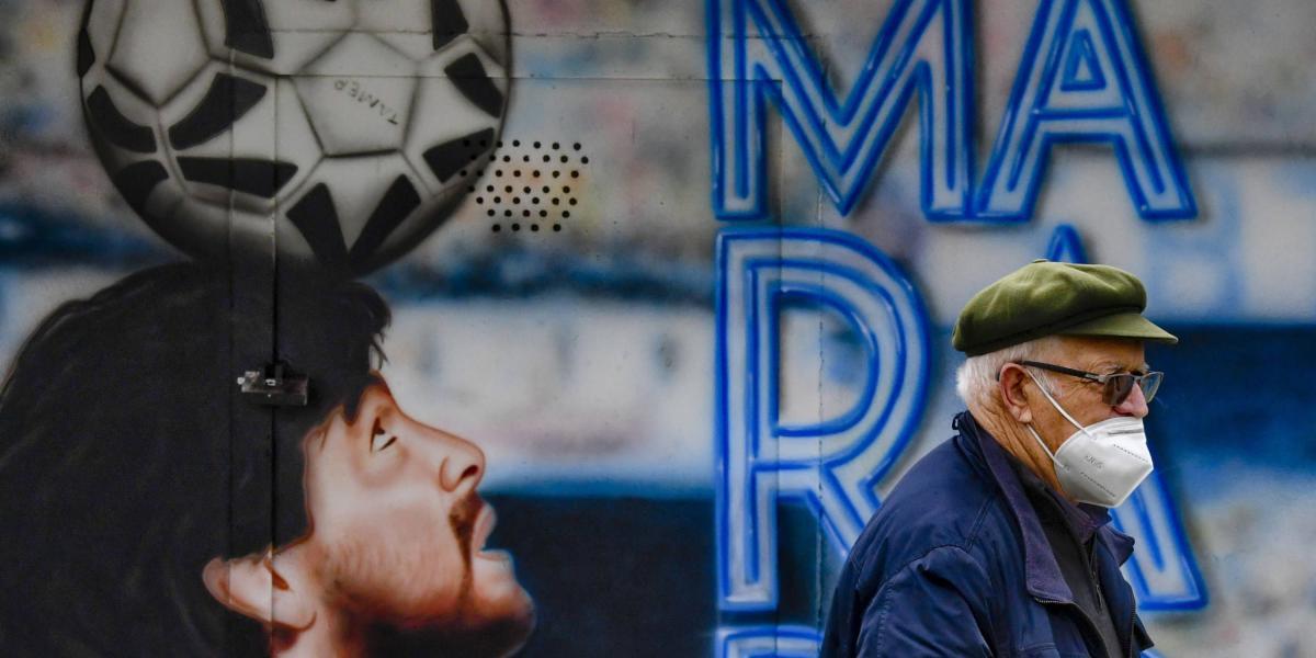 Mural de homenaje a Diego Maradona.