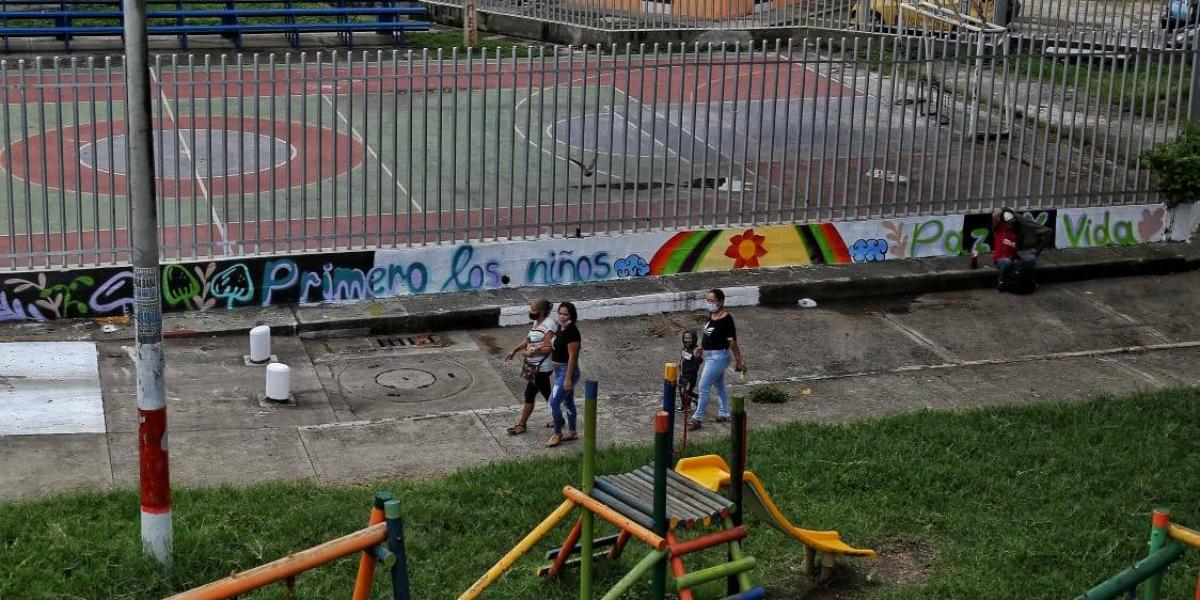 En este barrio, el Julio Rincón, fue herida la menor Celeste. Allí, la Policía hizo un mural.