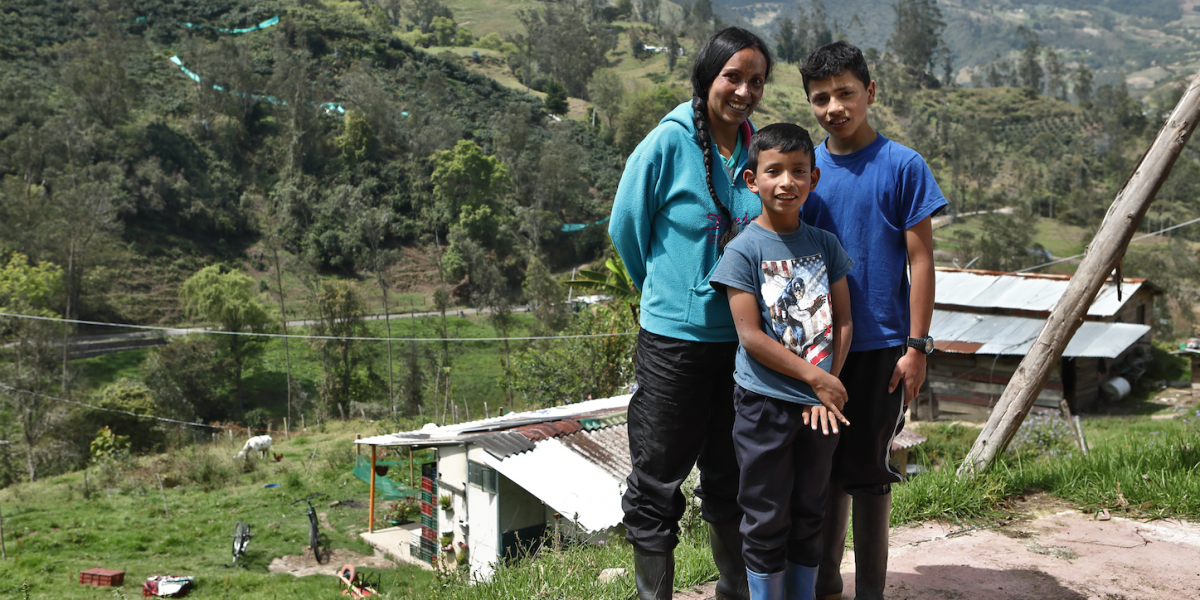 Nubia y sus hijos en su casa de Chipaque, Cundinamarca.