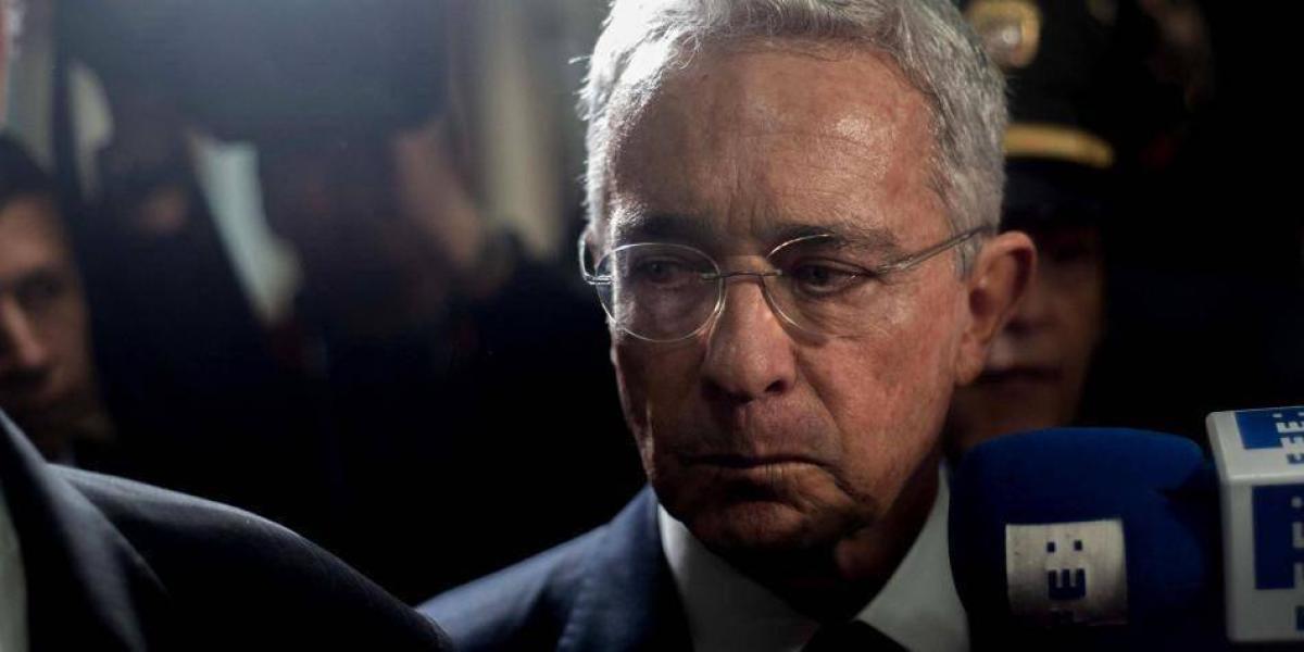 El expresidente Álvaro Uribe enfrentó un proceso en la Corte Suprema de Justicia, que pasó a la Fiscalía tras su renuncia al Senado.