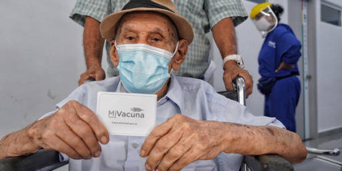 Adel Mass Arcón, de 92 años de edad, es el  vacunado contra el Covid-19 número 1.000.000 del país.