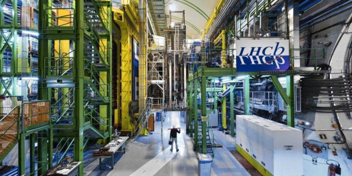 El Gran Colisionador de Partículas es un laboratorio donde se experimentan con partículas subatómicas.