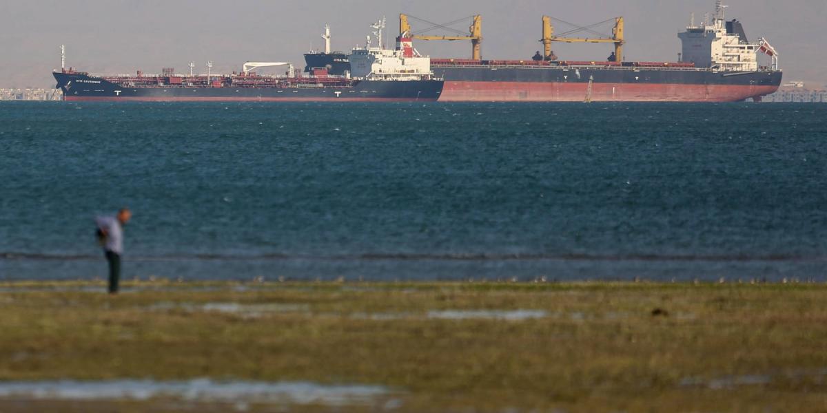 Luego de la parálisis al transporte marítimo entre Europa y Asia por el bloqueo en el canal del Suez, los precios del crudo se devolvieron..