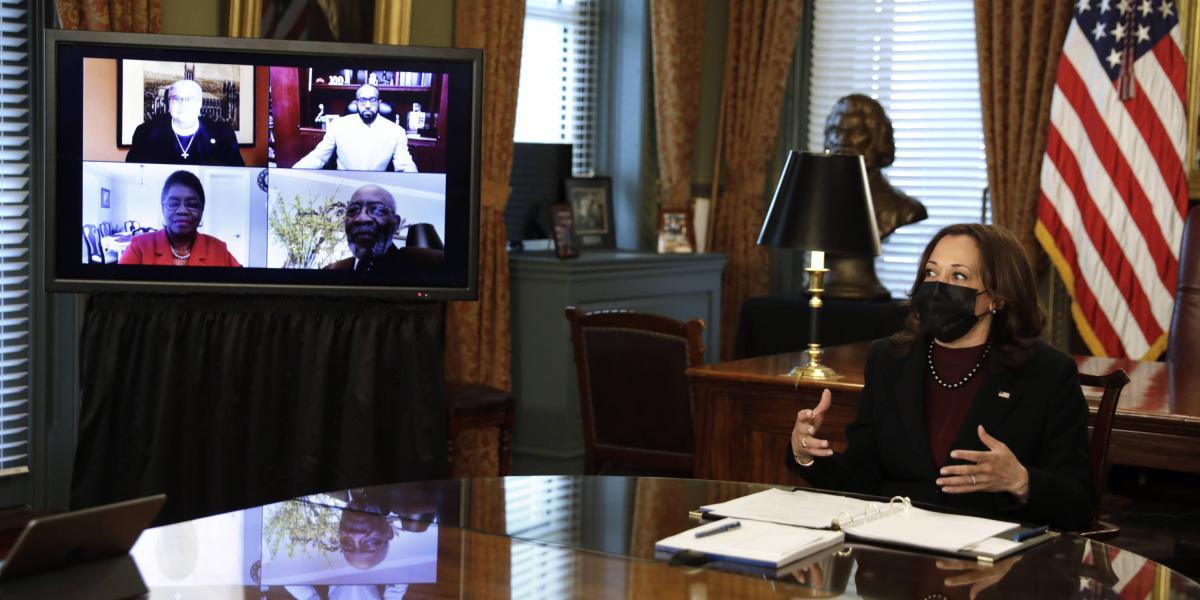 La vicepresidenta de EE. UU., Kamala Harris, sostuvo una reunión virtual para analizar la situación de los latinos por el covid.