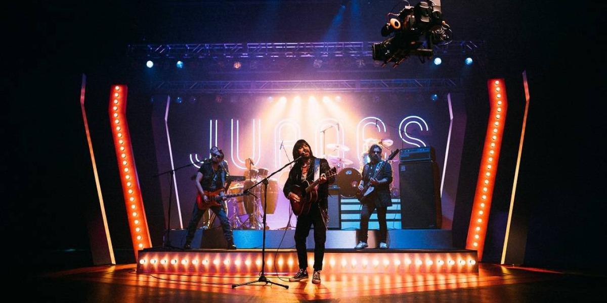 Con una nueva versión de El amor después del amor, éxito de Fito Páez en los 90, Juanes estrena sus canciones del álbum titulado 'Origen'.