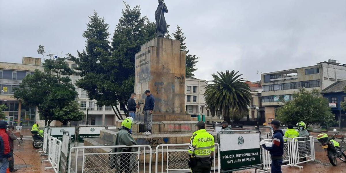 La estatua de Antonio Nariño en Pasto regresó a su lugar.