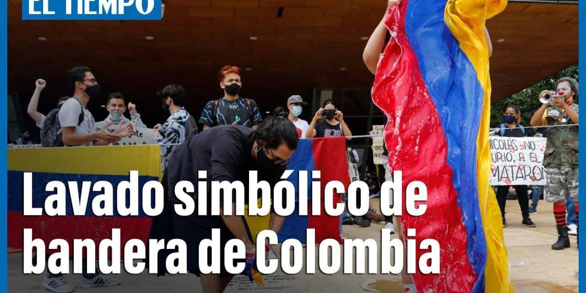 Lavan banderas de Colombia en un acto simbólico