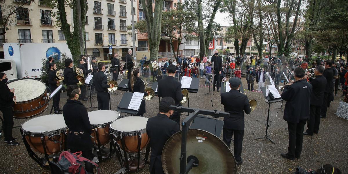 La Orquesta Filarmónica de Bogotá realizó un concierto en el Park Way, llamando a la No Violencia durante las jornadas de Paro Nacional y enviando un mensaje de aliento y solidaridad