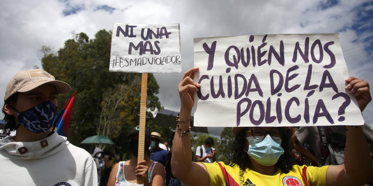 Popayán, 14 de mayo de 2021. Cientos de manifestantes llegaron hasta el Comando de la Policía Metropolitana de Popayán a manifestase por el caso de la joven Allison Salazar, quien se quitó la vida horas después de haber sido detenida por el Esmad en las manifestaciones que se presentaron en la capital del Cauca durante el Paro Nacional.