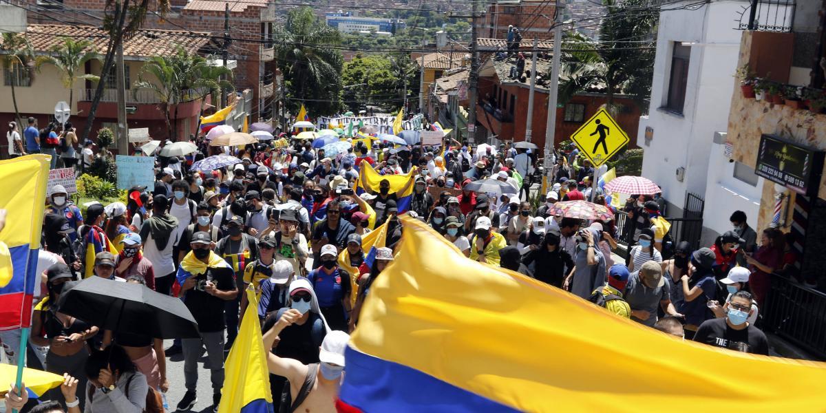 De manera pacífica se cumple en Medellín con el paro nacional. La movilización que salió desde el barrio La Milagrosa en el centro de la ciudad, llegó al parque de Los Deseos, conocido por los manifestantes como el parque de La Resistencia.