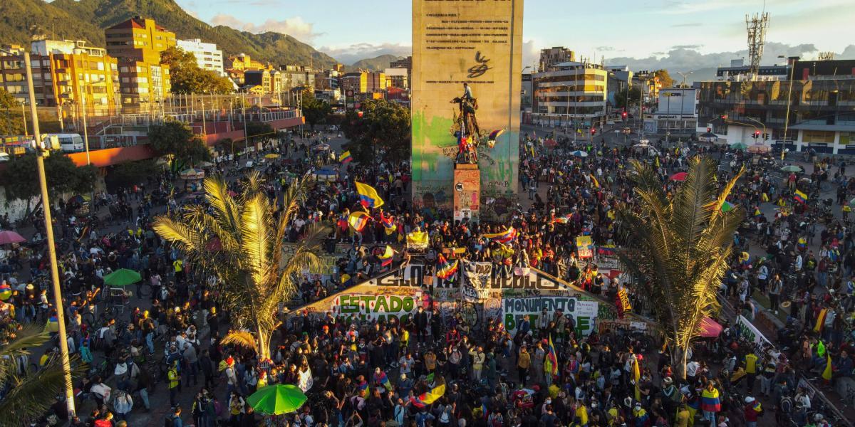 El monumento a los Héroes en Bogotá a sido uno de los mayores puntos de concentración por los jóvenes.