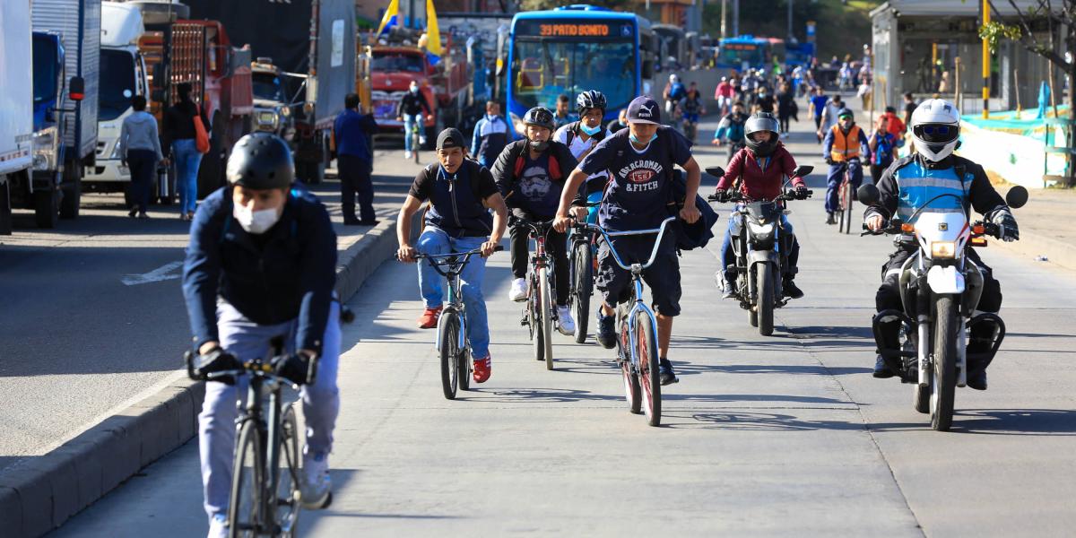 En el caso de  ‘acciones de protesta’, son acciones que se generan dentro de colectivos ciclistas. En este mes de Paro, ya hubo un ‘Cine Foro’, un ‘Modulando al Parque’ y una serie de actividades que han sido significativas para los ciclistas involucrados.