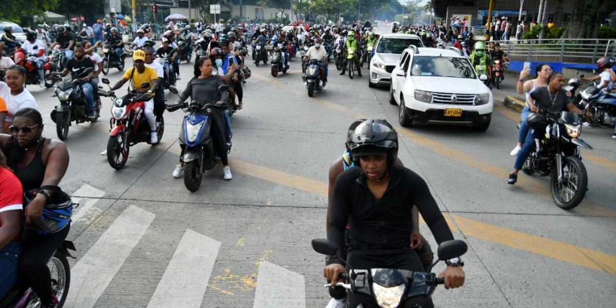 Masiva caravana en Cali para despedir a Junior Jein