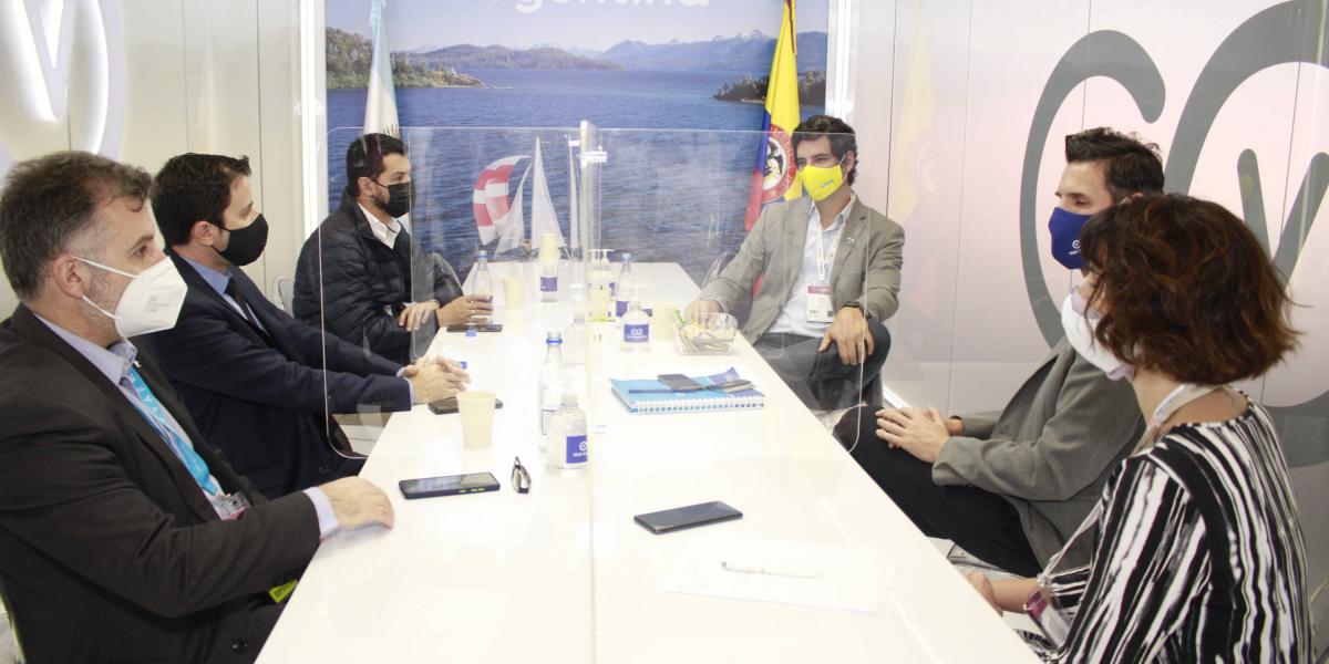 Viva Air volaría directo entre Buenos Aires y Medellín en 2022. Autoridades argentinas, presentes en la Vitrina Turística de Anato 2021, se reunieron con representantes de la aerolínea colombiana de bajo costo Viva Air.
