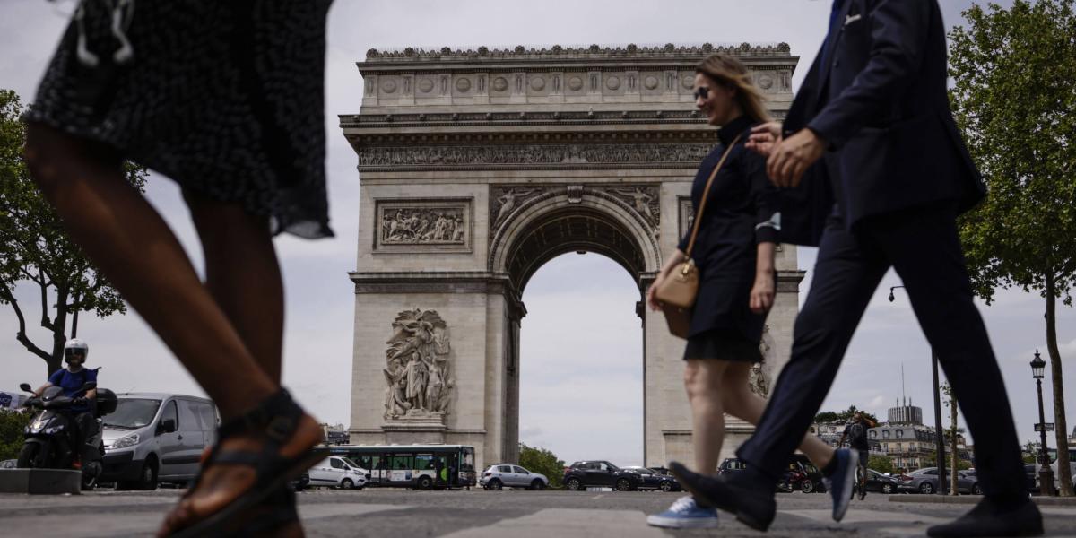 A partir de esta semana, en Francia (foto), Reino Unido, Italia y otros países de Europa se puede caminar en la calle sin tapabocas.
