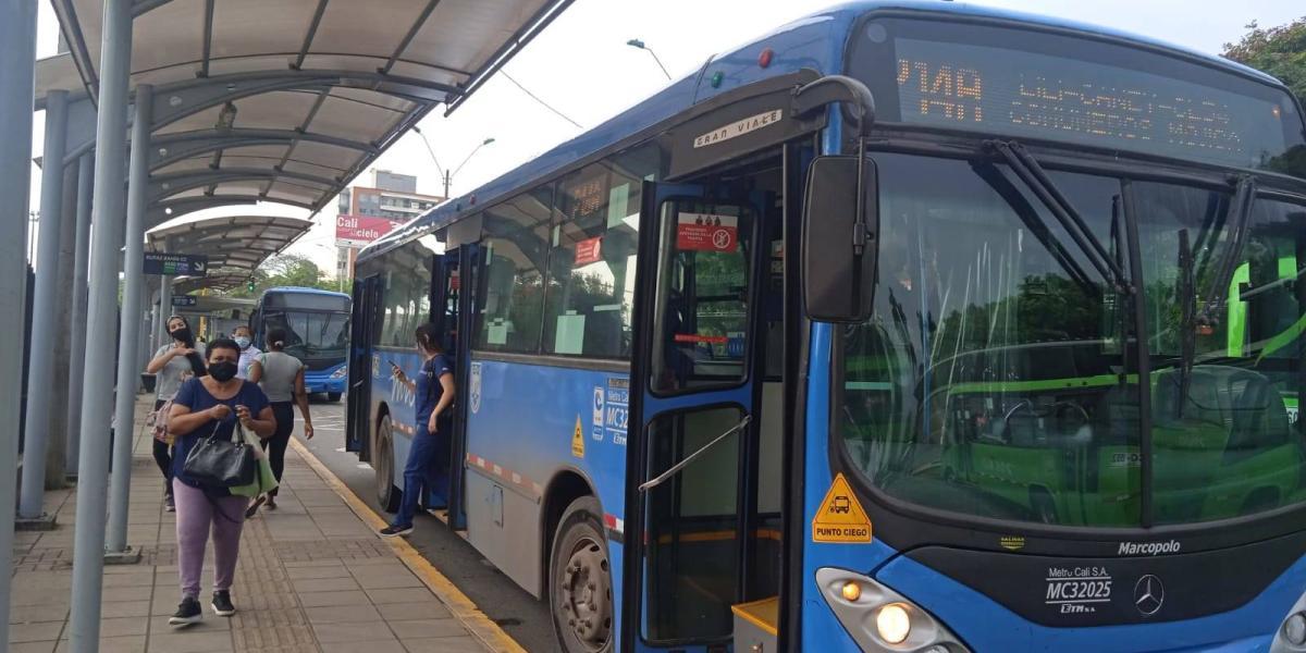 Buses en Terminal del sistema masivo MIO