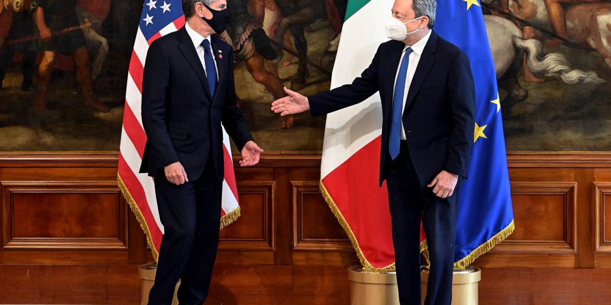 El secretario de Estado de EE. UU., Anthony Blinken, y e primer ministro italiano, Mario Draghi.