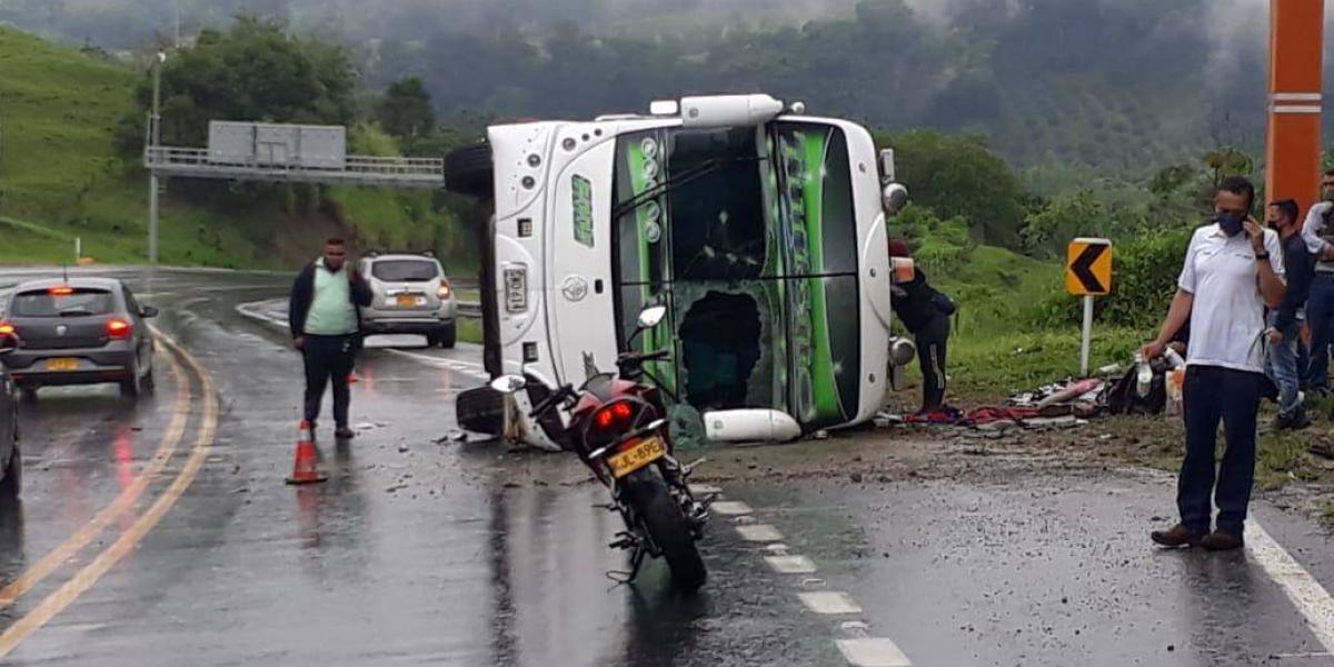 Accidente de bus en vía Manizales - Medellín