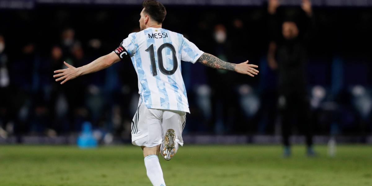 Messi celebra su gol contra Ecuador.