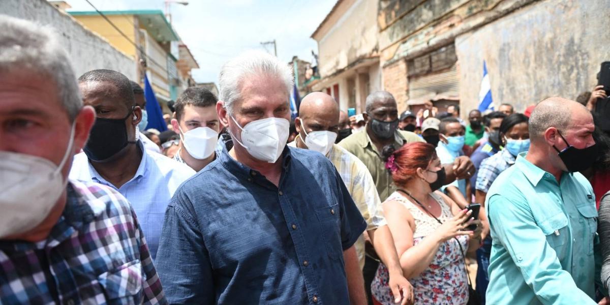 El presidente Díaz-Canel durante su presencia en las marchas que tienen lugar este domingo en Cuba.