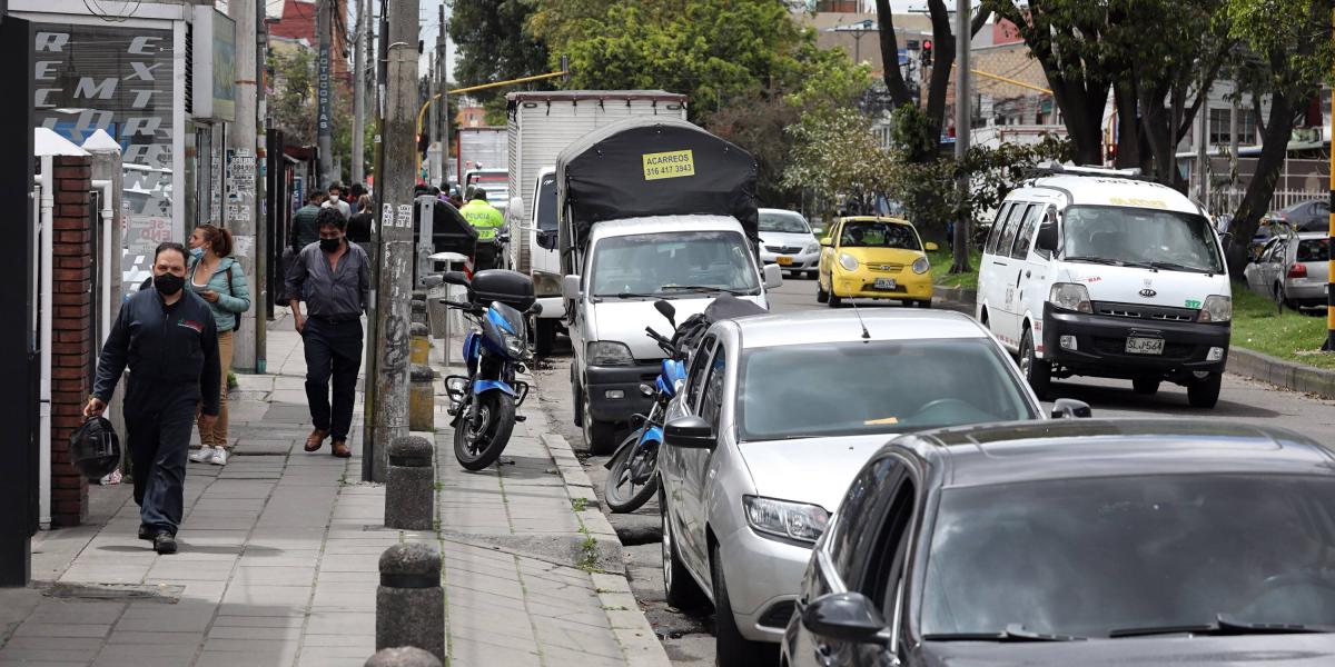 En el primer semestre de 2021 se impusieron 10.919 órdenes de comparendo por estacionar en lugares prohibidos en Bogotá.