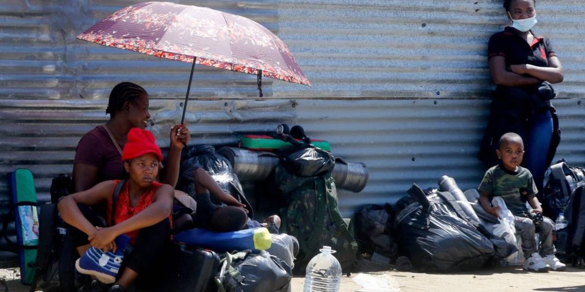 Los migrantes varados en Necoclí piden agilizar trámites para que puedan seguir su camino