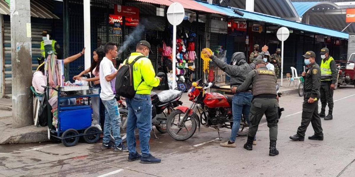 La Policía incrementó las requisas y controles en el mercado de Santa Marta.