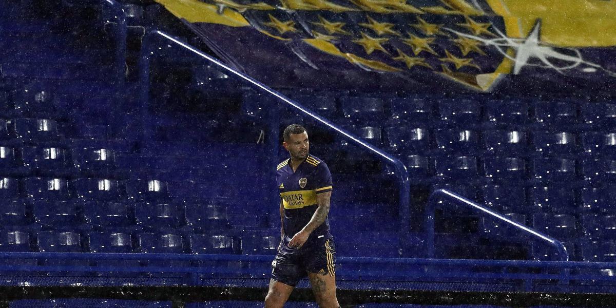Edwin Cardona se fue expulsado en el partido entre Boca y Argentinos.