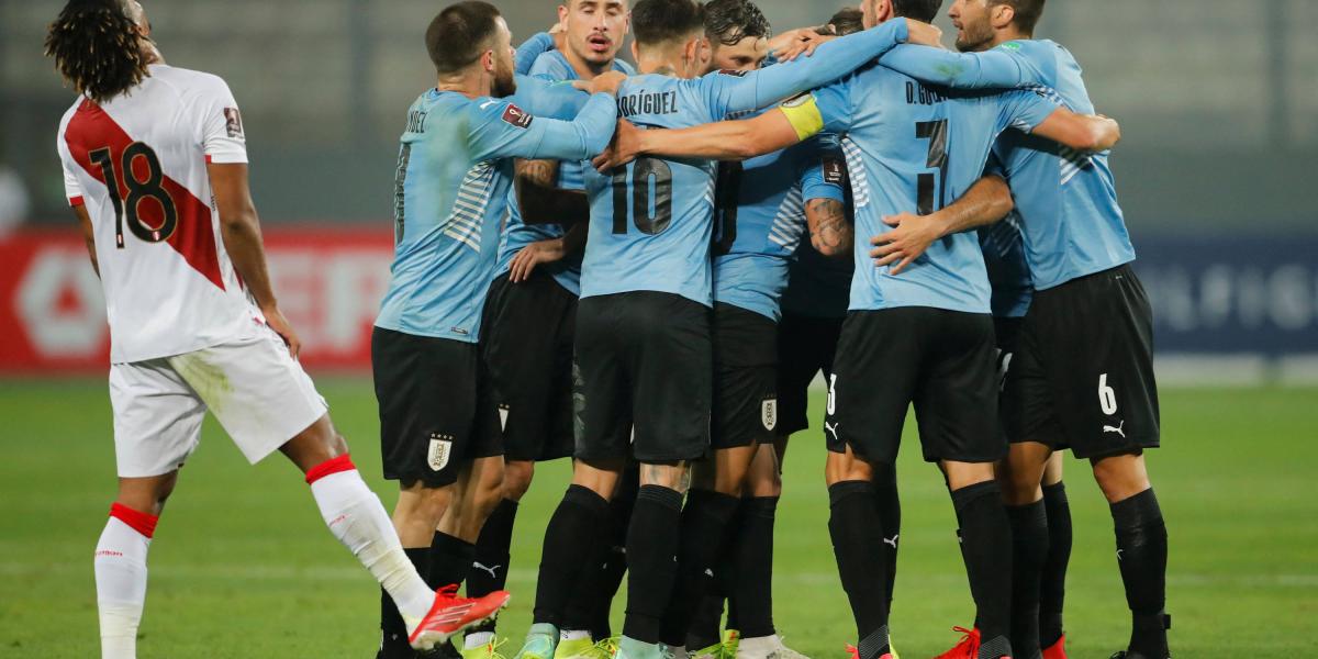 Uruguay celebra un empate en Perú.
